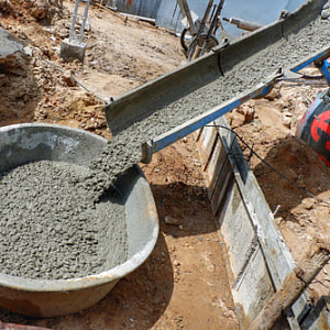 Как погодные условия влияют на свойства смесей с добавками при применении в строительстве